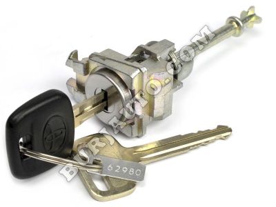 690520K010 TOYOTA CYLINDER AND KEY SET