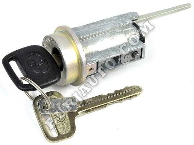 6905735070 TOYOTA CYLINDER AND KEY SET